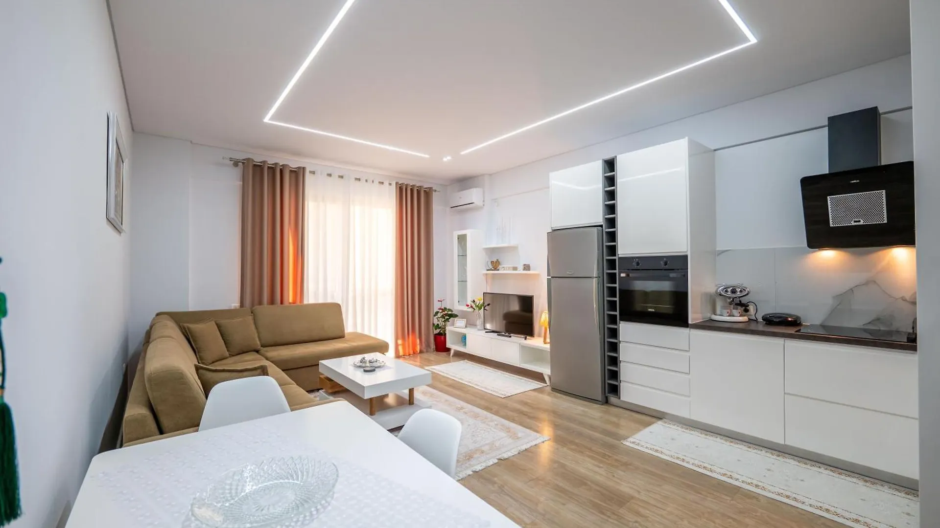 Emiljano Apartment Sarande