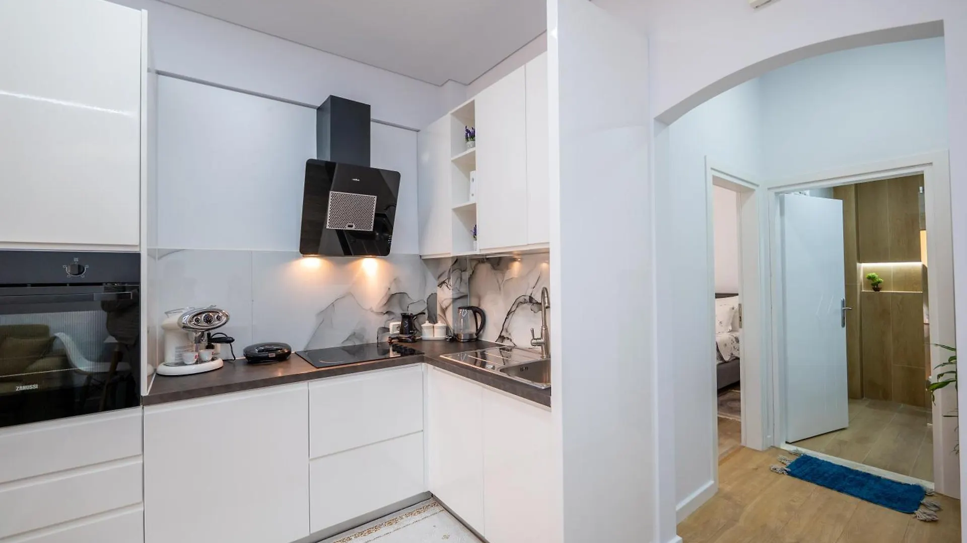 Emiljano Apartment Sarande 0*,  Albania