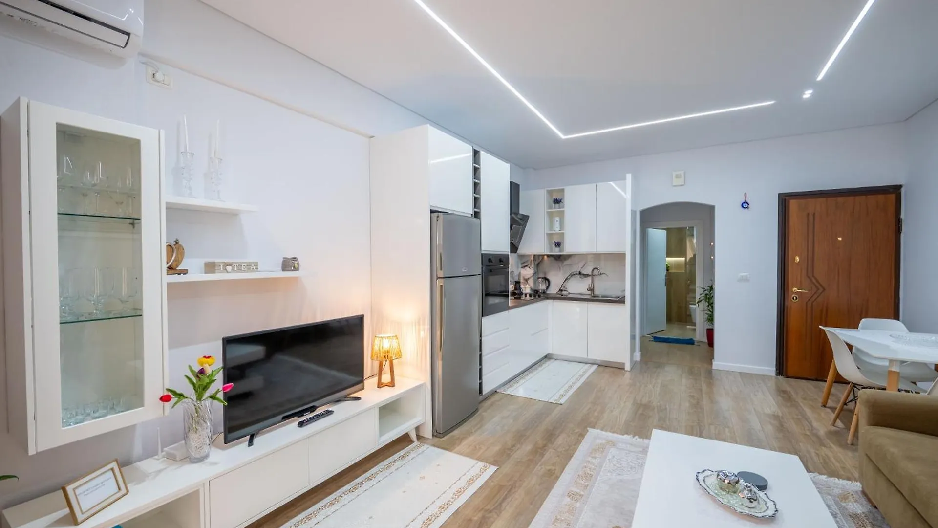 Emiljano Apartment Sarande 0*,  Albania