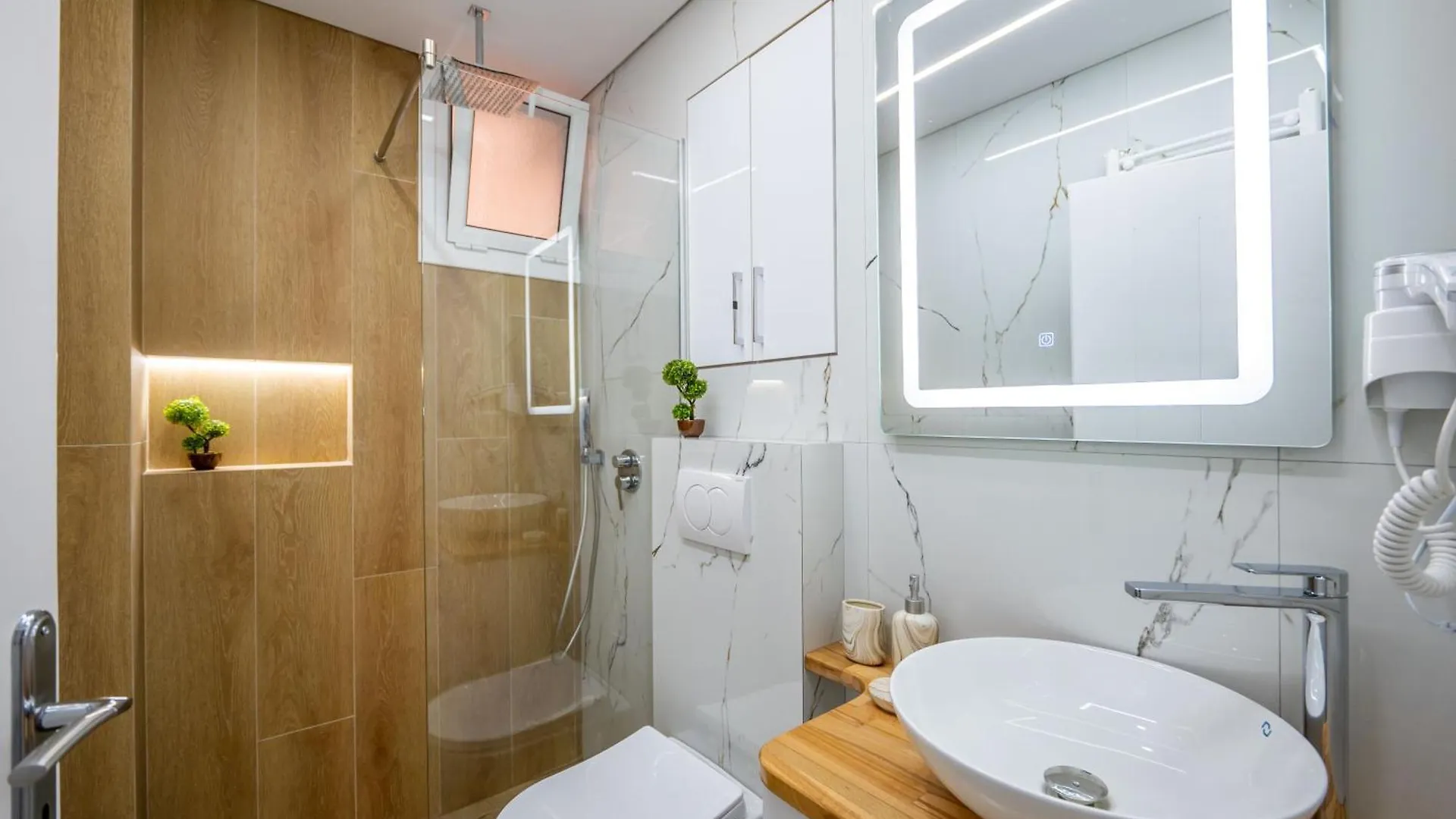 Emiljano Apartment Sarande