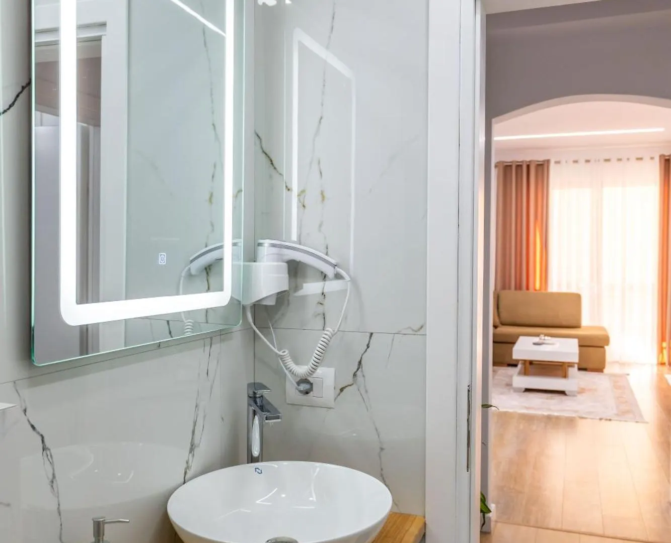 Emiljano Apartment Sarande