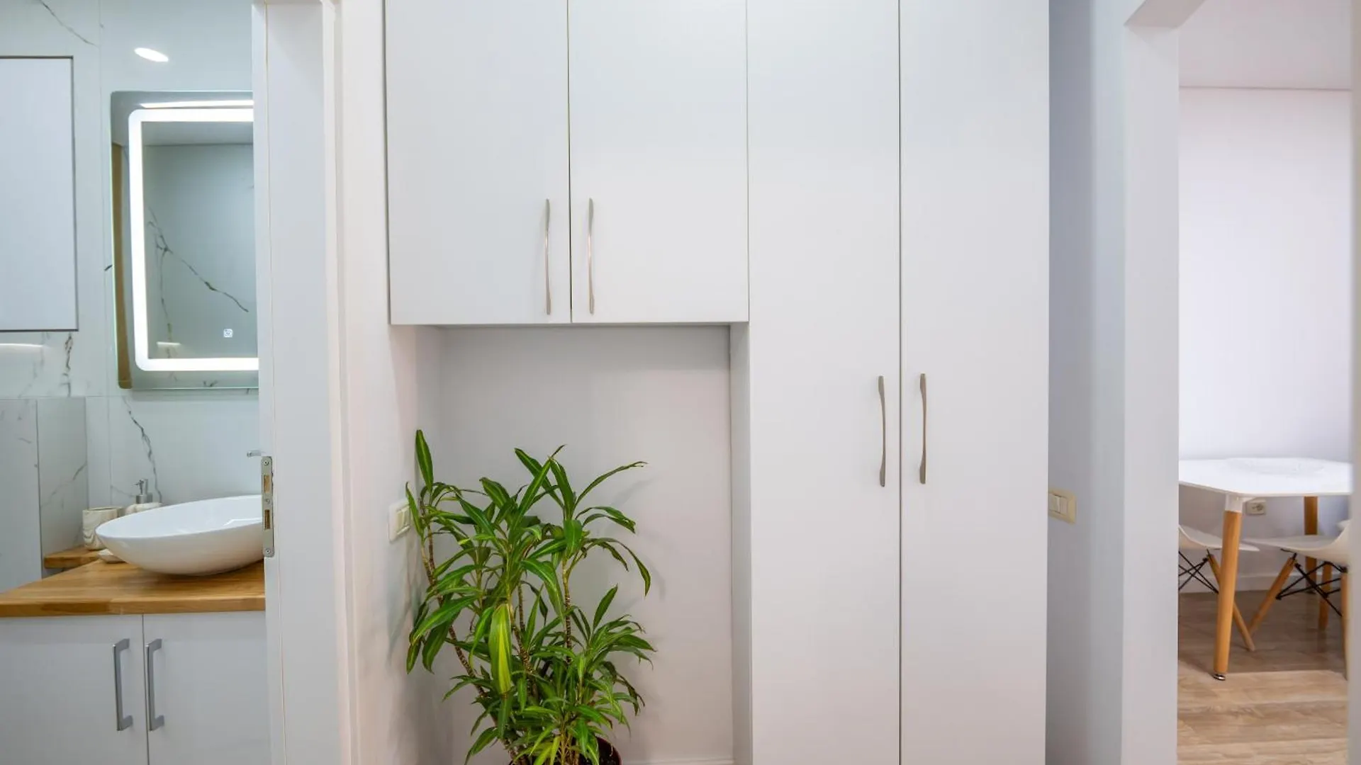 Emiljano Apartment Sarande